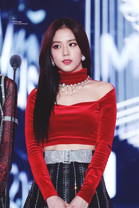 jisoo award show outfit.